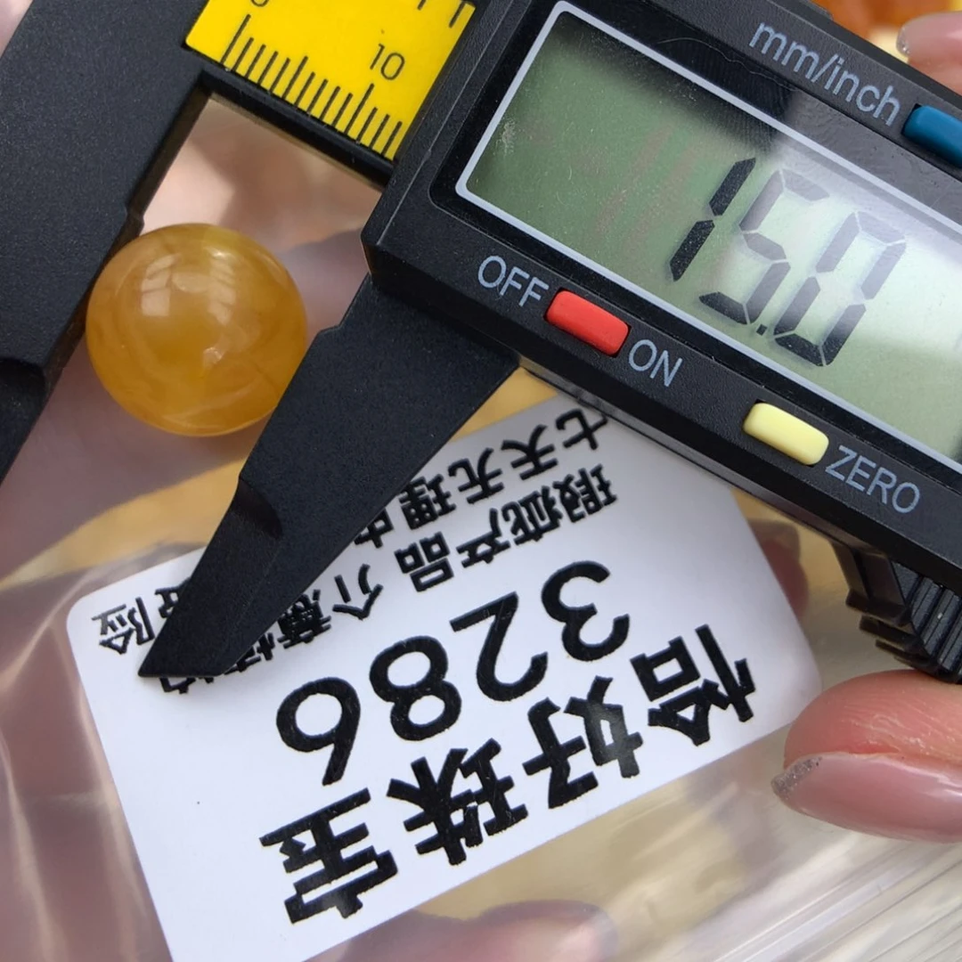 未镶嵌琥珀珠宝奇石