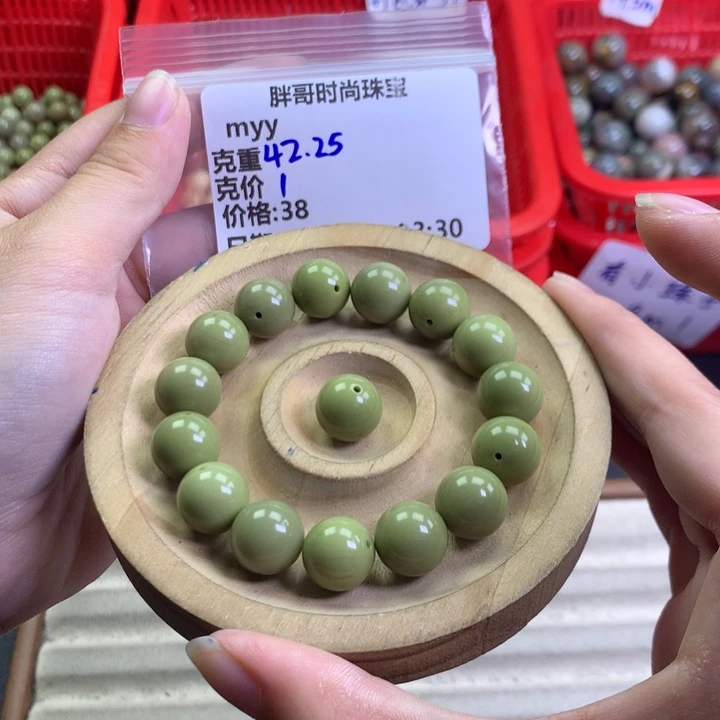 m***y石英质玉未镶嵌手串