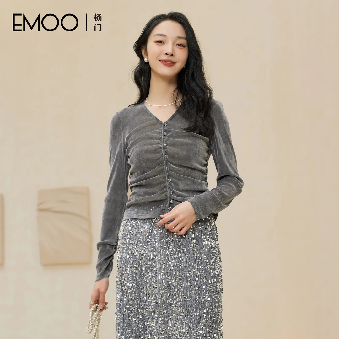 EMOO/杨门V领法式优雅纽扣T恤褶皱常规款复古老钱风E34T032440