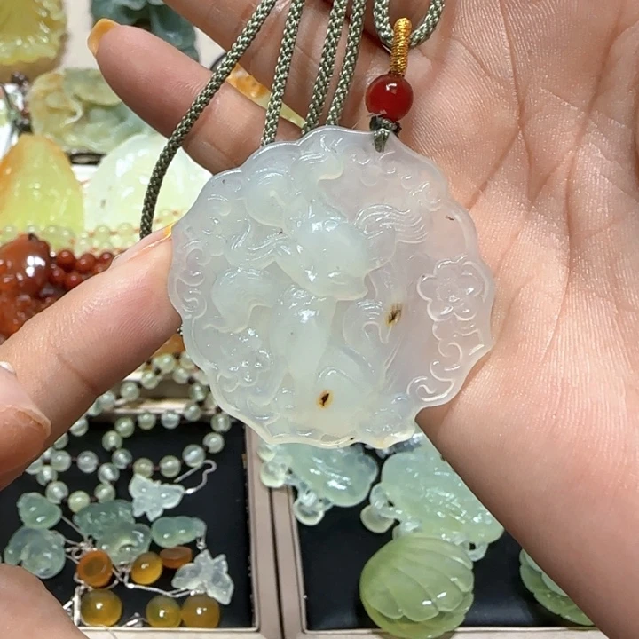 蛇纹石玉未镶嵌吊坠