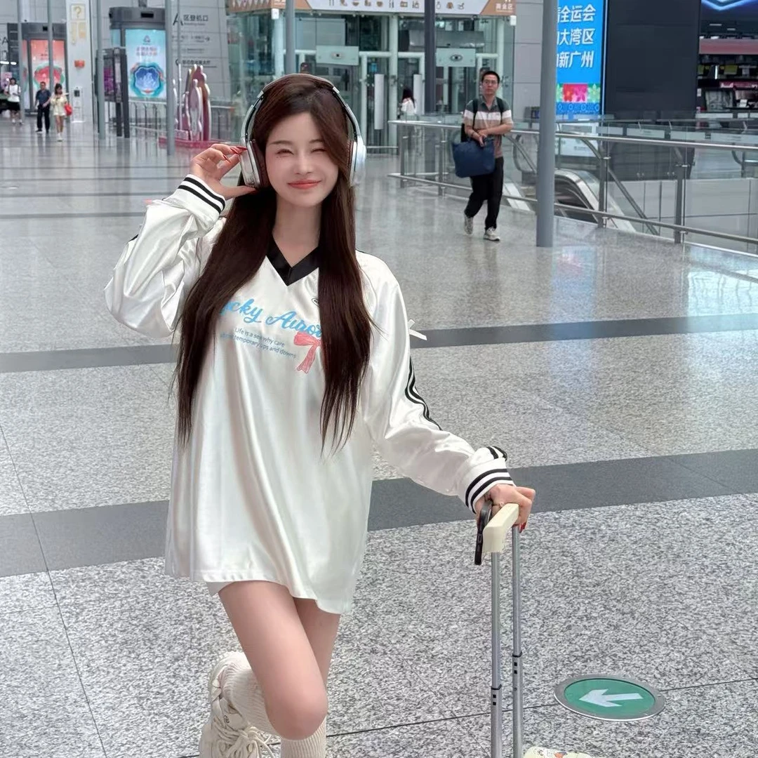 8897＃蝴蝶结V领字母印花长袖上衣