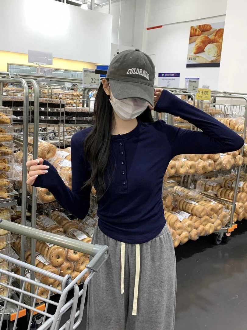 独特漂亮小衫2025新款藏蓝色长袖T恤女修身春秋排扣打底衫上衣潮