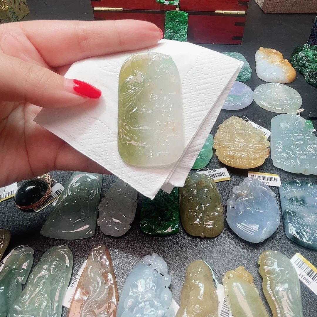 翡翠未镶嵌颈饰吊坠