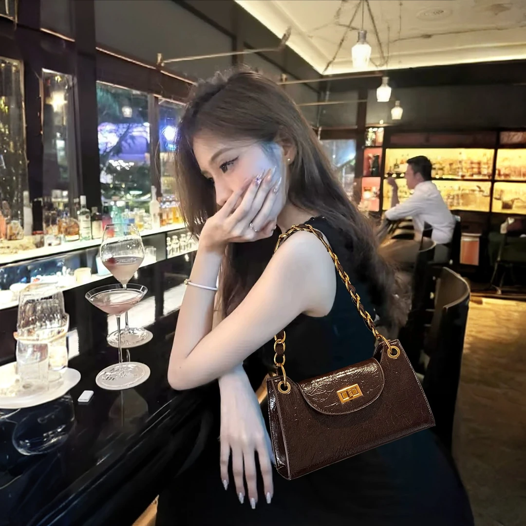 轻奢咖色超火精致链条腋下包包女式2025新款轻奢小众高级感通勤斜