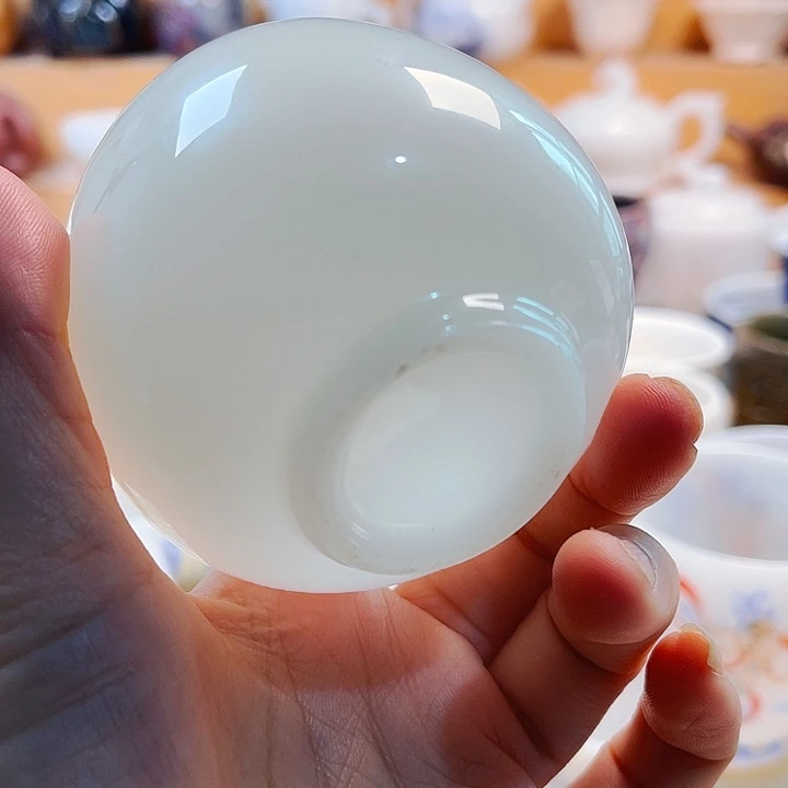 杯主人把人v中体会这个v在发光