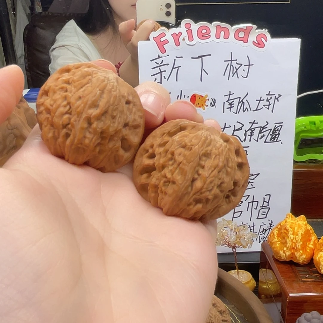 H***H吊坠桃核红皮正磨