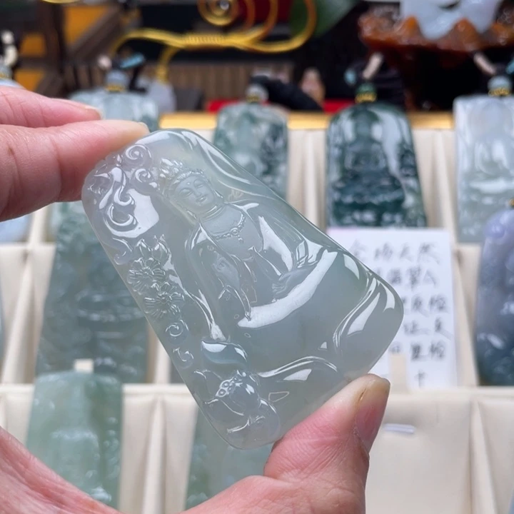 翡翠未镶嵌挂件观音