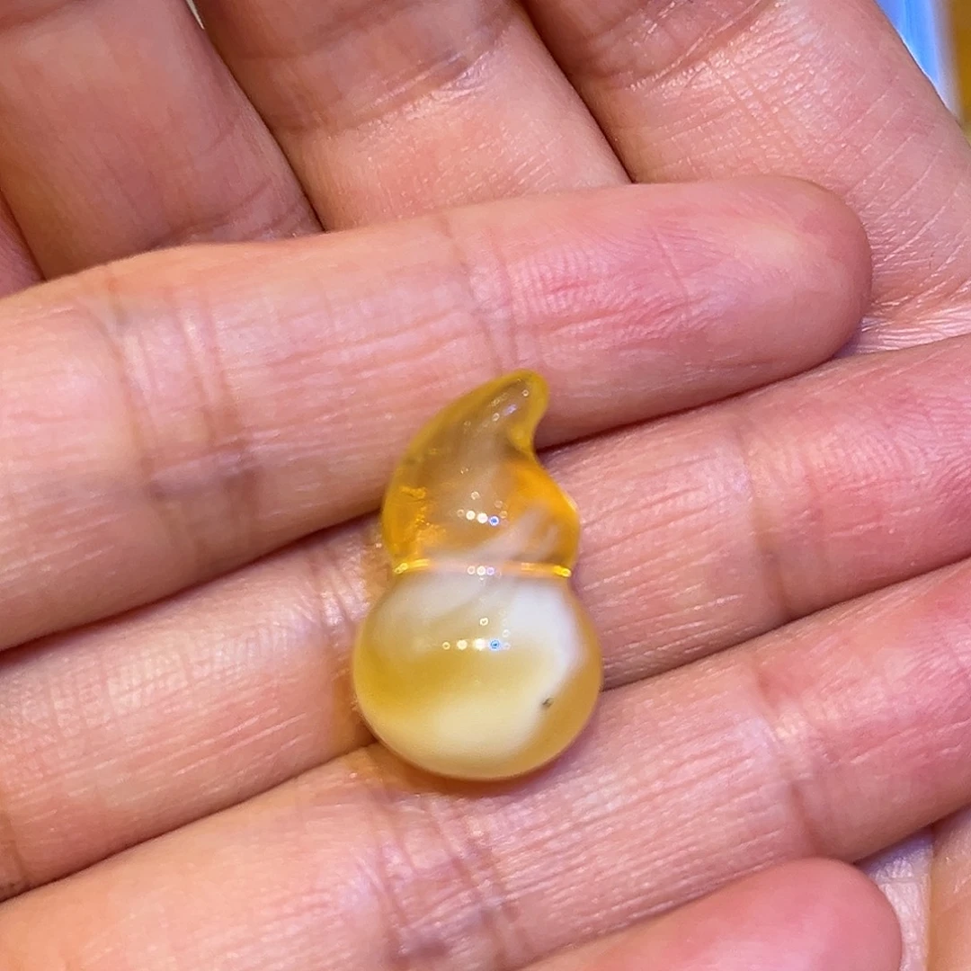 *****琥珀颈饰未镶嵌葫芦多样发其一