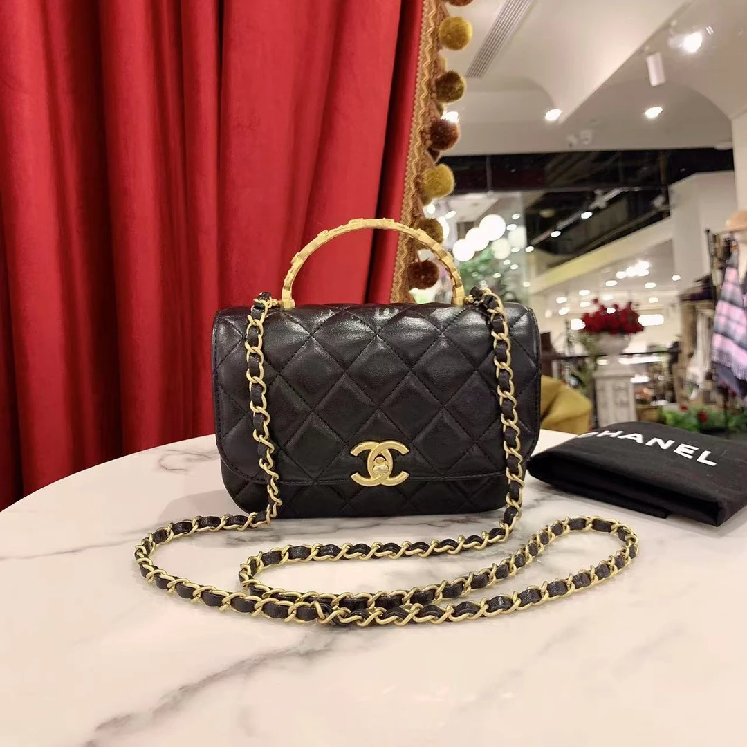 99新 Chanel/香奈儿 24s镂空手柄口盖包黑金羊皮芯片款/88906475