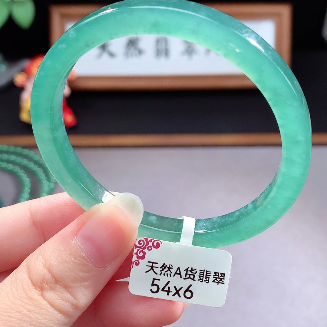 未镶嵌手镯（圆镯）翡翠