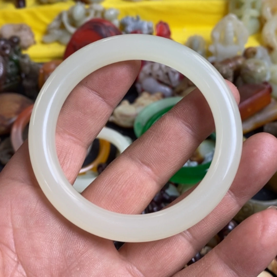 【闪购商品】和田玉(糖玉)颈饰未镶嵌般*