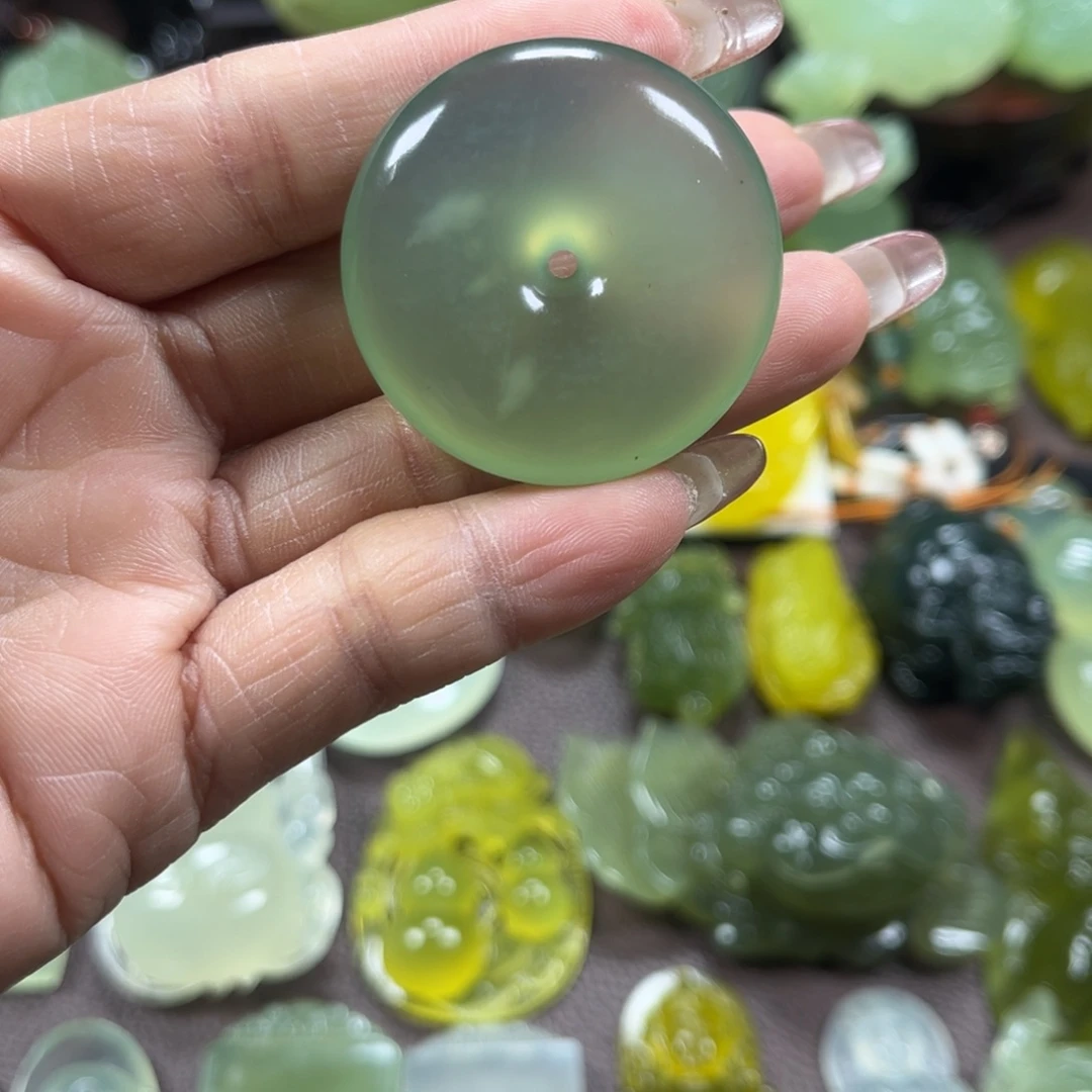 蛇纹石玉未镶嵌颈饰