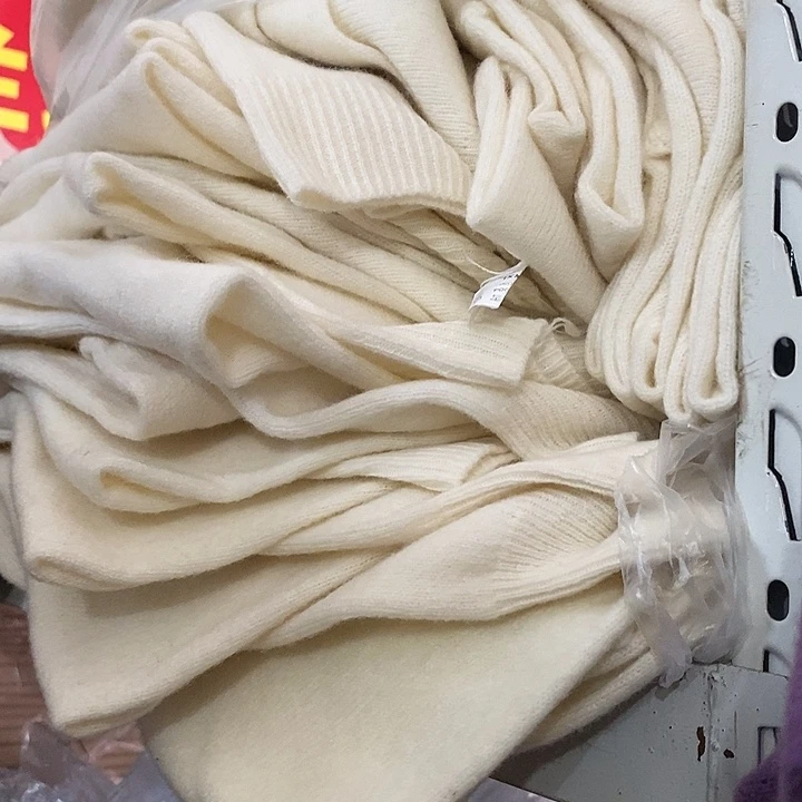 一线成衣V领白色纯羊毛接受调换
