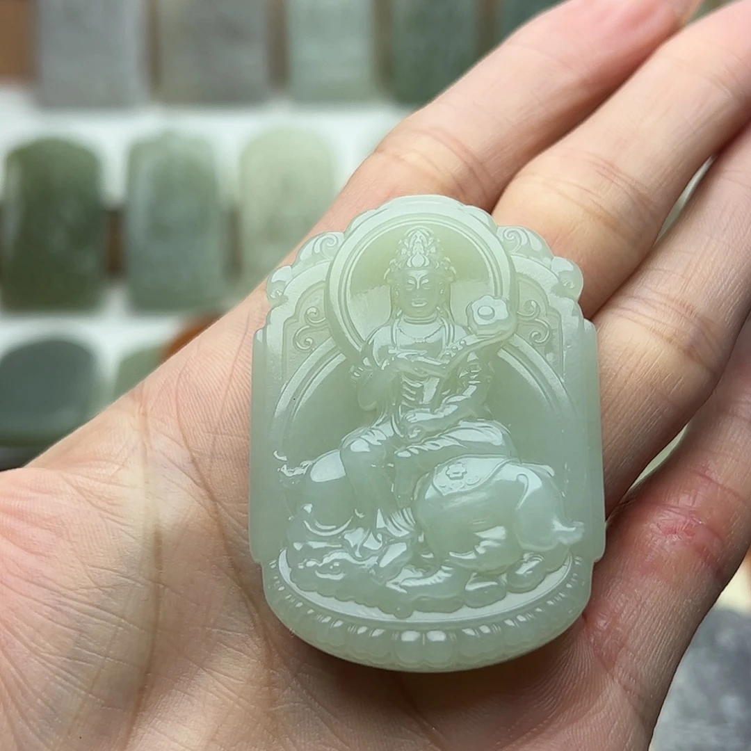 単***戈和田玉未镶嵌颈饰