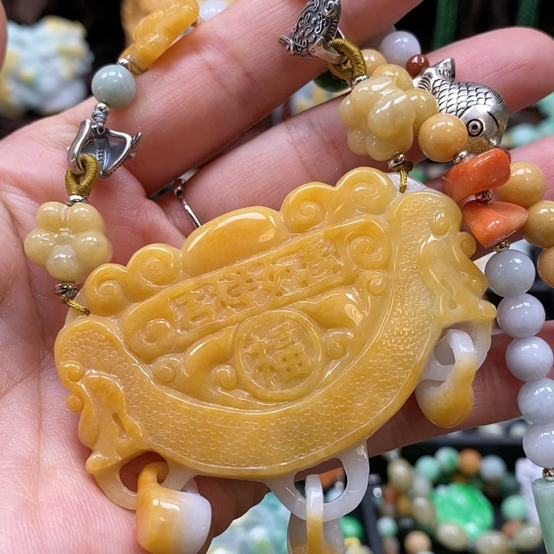 翡翠颈饰未镶嵌翡翠