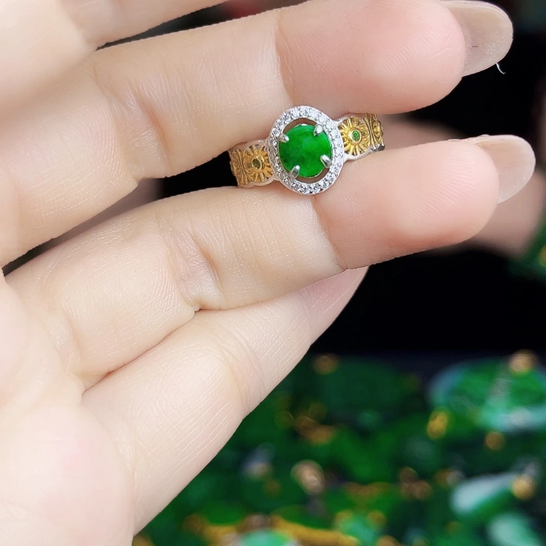 翡翠未镶嵌颈饰多样性