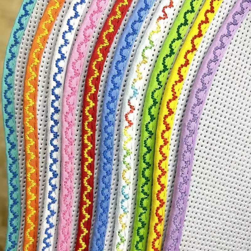 中格纯棉布的白板鞋垫手工刺绣绣花鞋垫子，没有红色透气鞋垫针孔