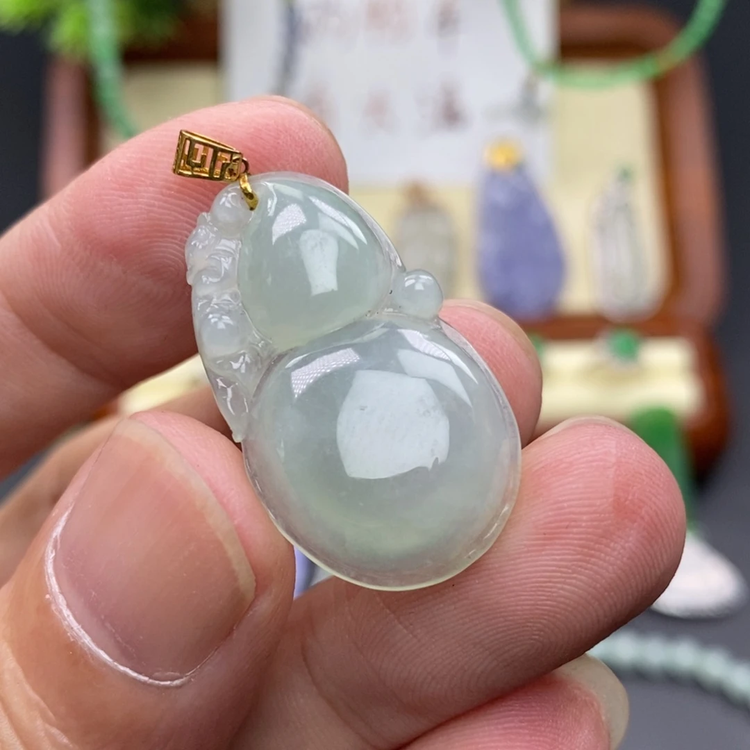 翡翠未镶嵌颈饰葫芦