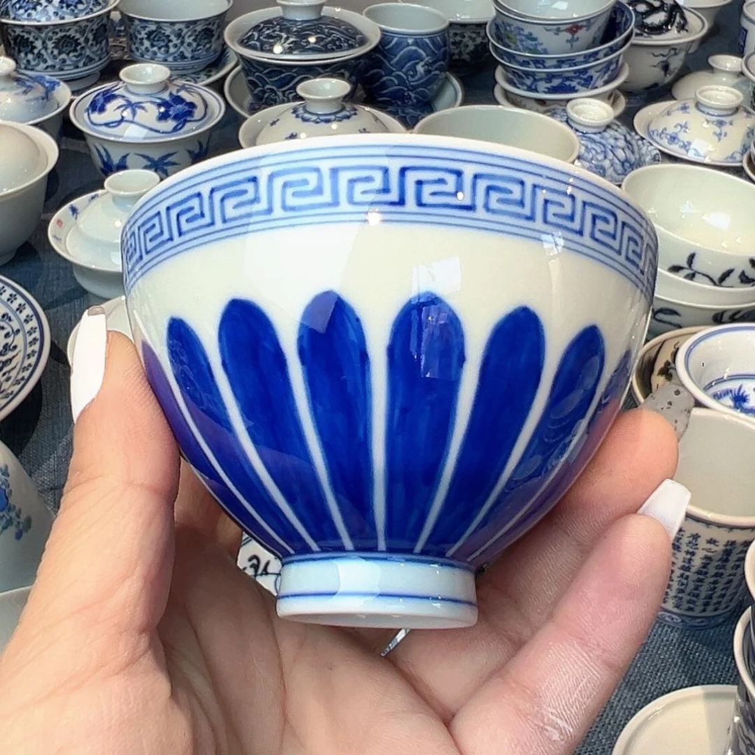 杯子青花菊瓣鸡心杯微瑕