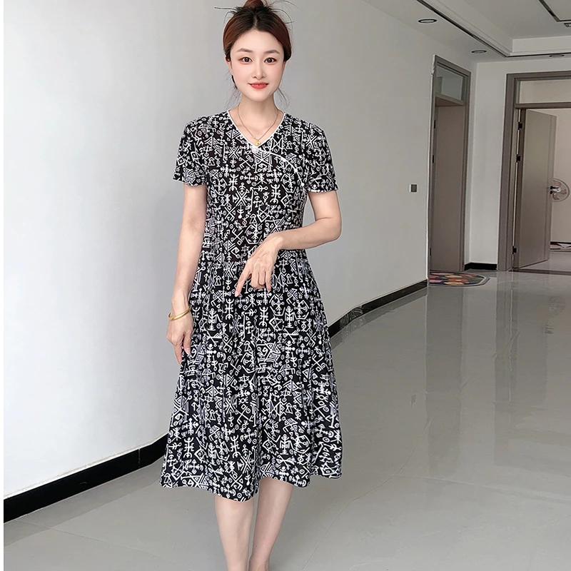 2025新款改良版旗袍气质修身几何图案小个子裙子遮肚子女款连衣裙