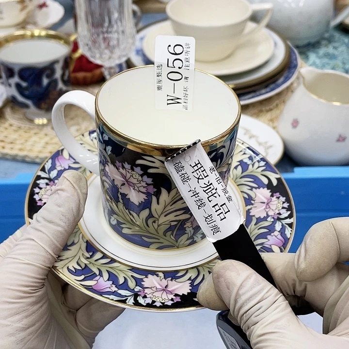 花***?56 满28包邮，默认微瑕，完美慎入