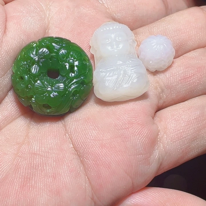 和田玉未镶嵌颈饰球****家