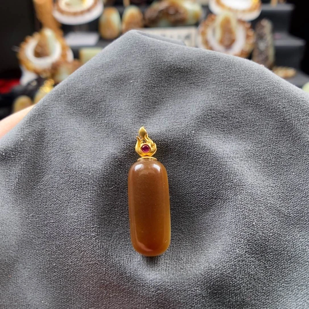 和田玉（糖玉）18K金镶嵌颈饰