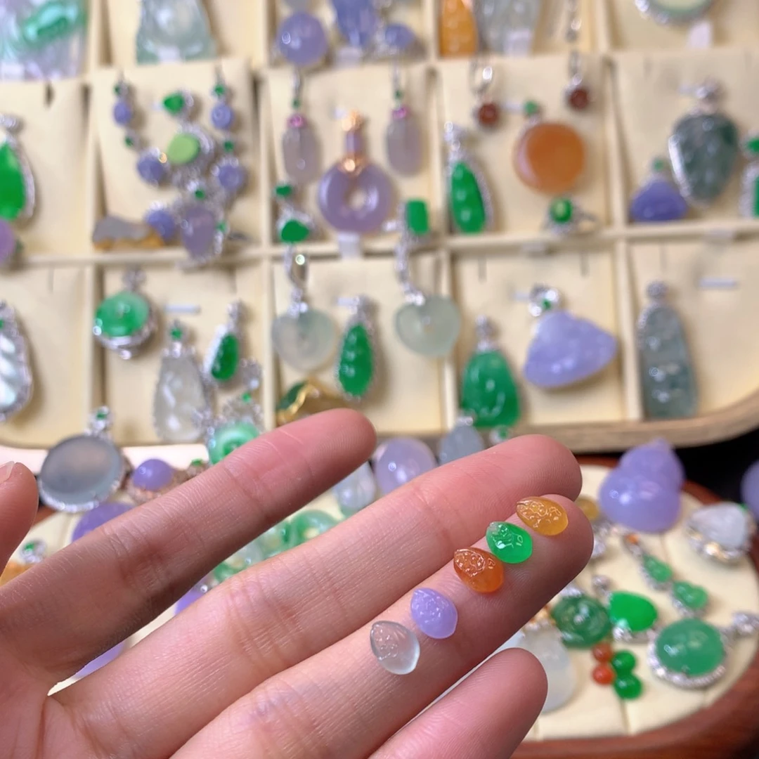 翡翠颈饰未镶嵌裸石