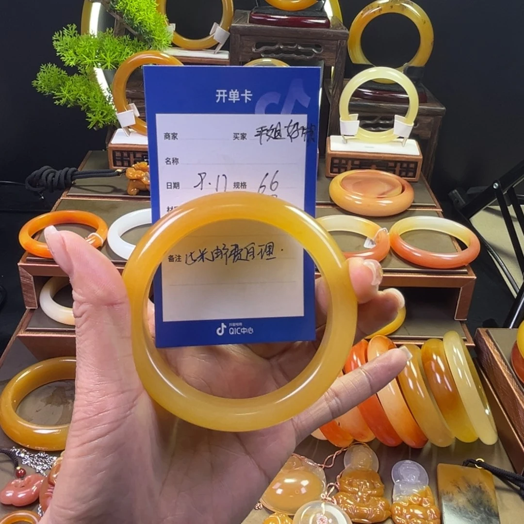 未镶嵌手镯石英质玉平****选