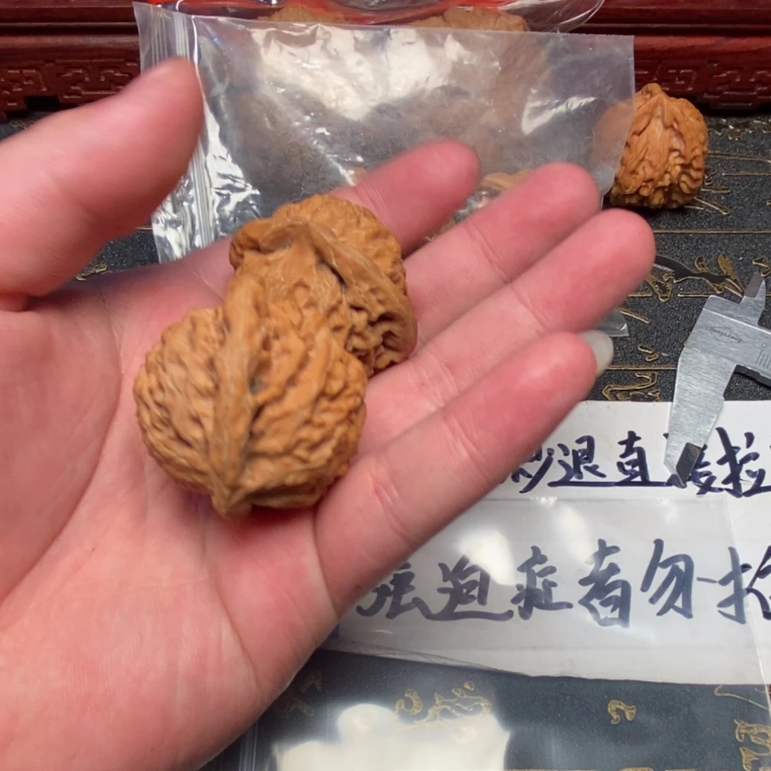 文玩核桃把件王*c宫灯