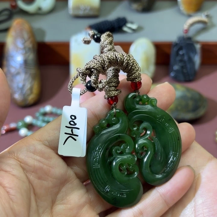 黑***鹰和田玉（碧玉）未镶嵌颈饰