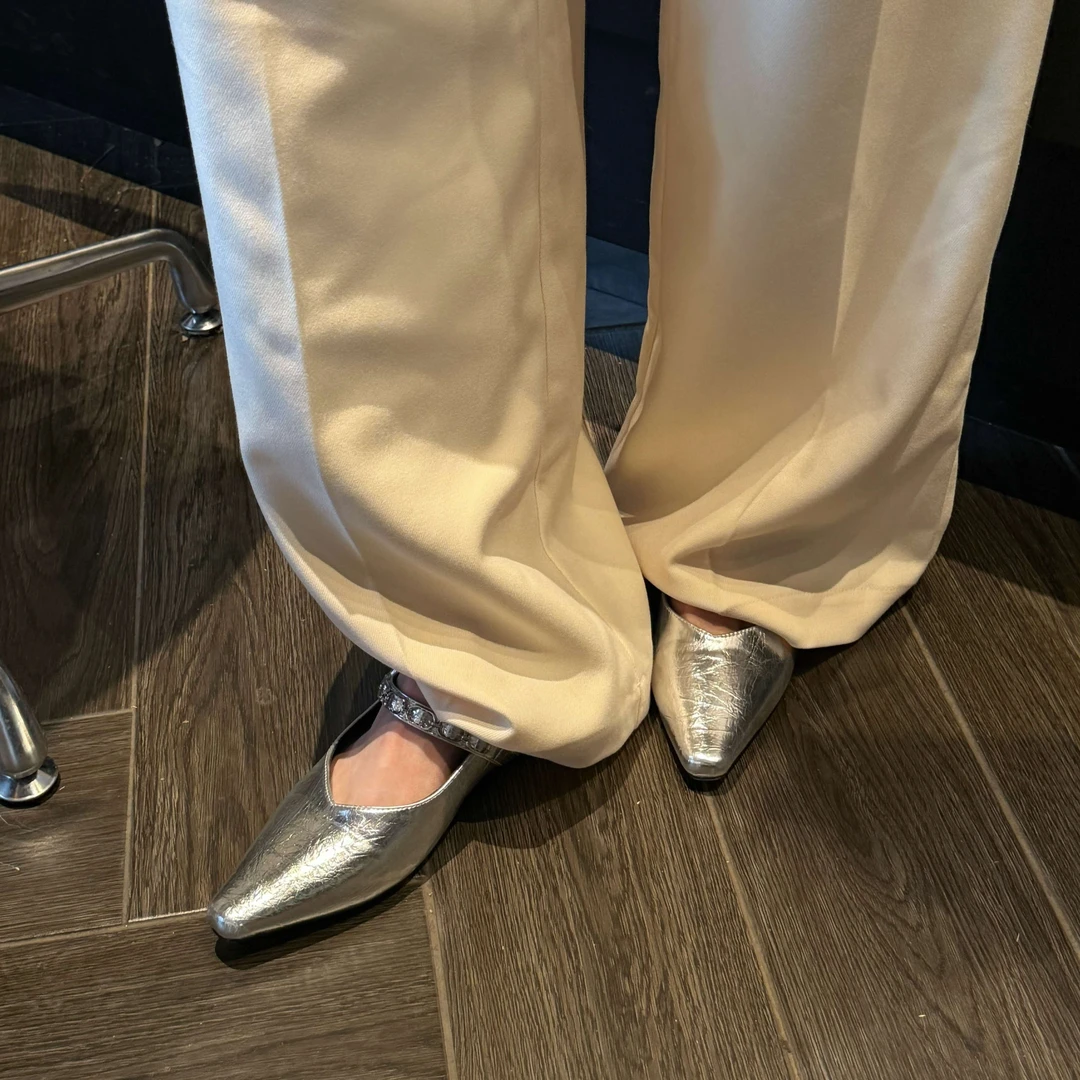 小发喵「鎏金链条·曜黑雅致｜微雕织带典藏  诠释极简奢华美学」单鞋