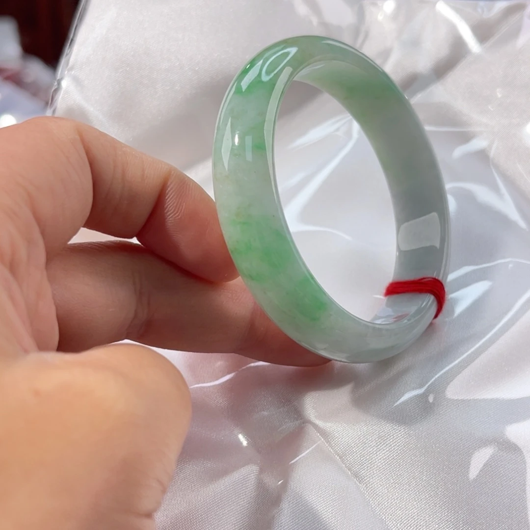 翡翠未镶嵌手镯55.8无大纹裂48小时鉴赏微石筋白棉色线色点