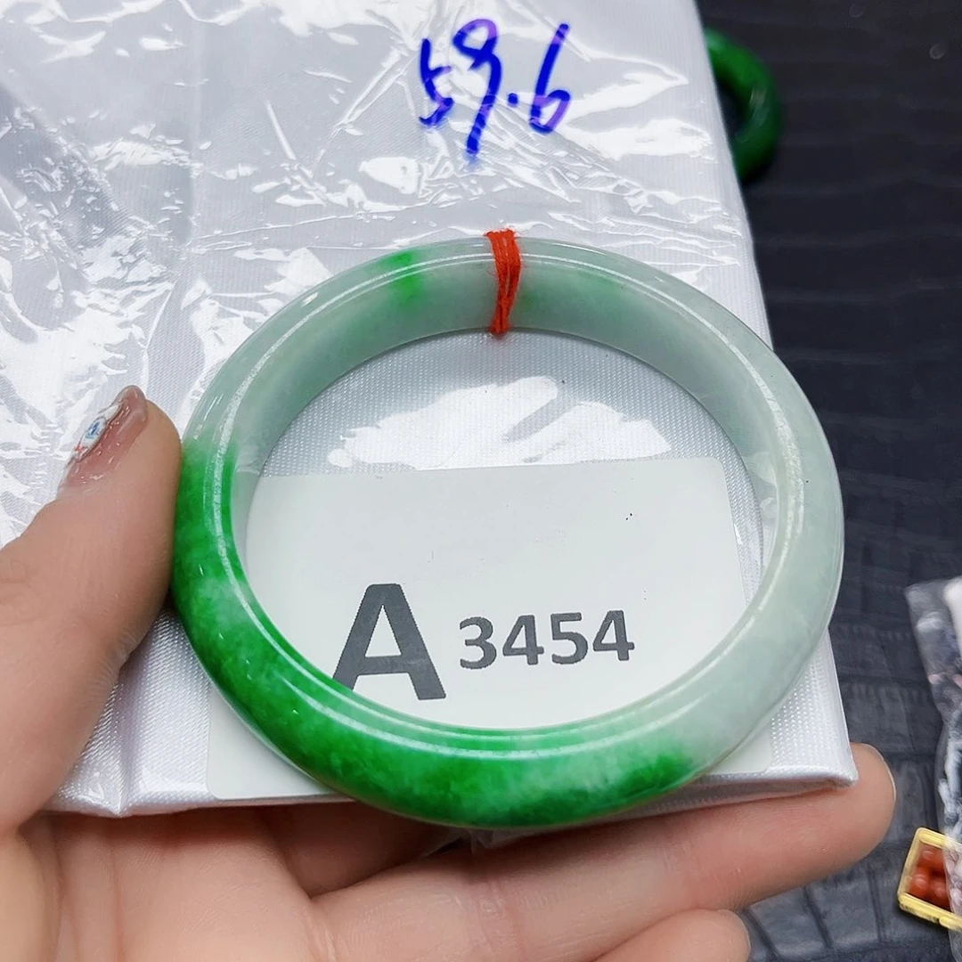 翡翠手镯未镶嵌手镯