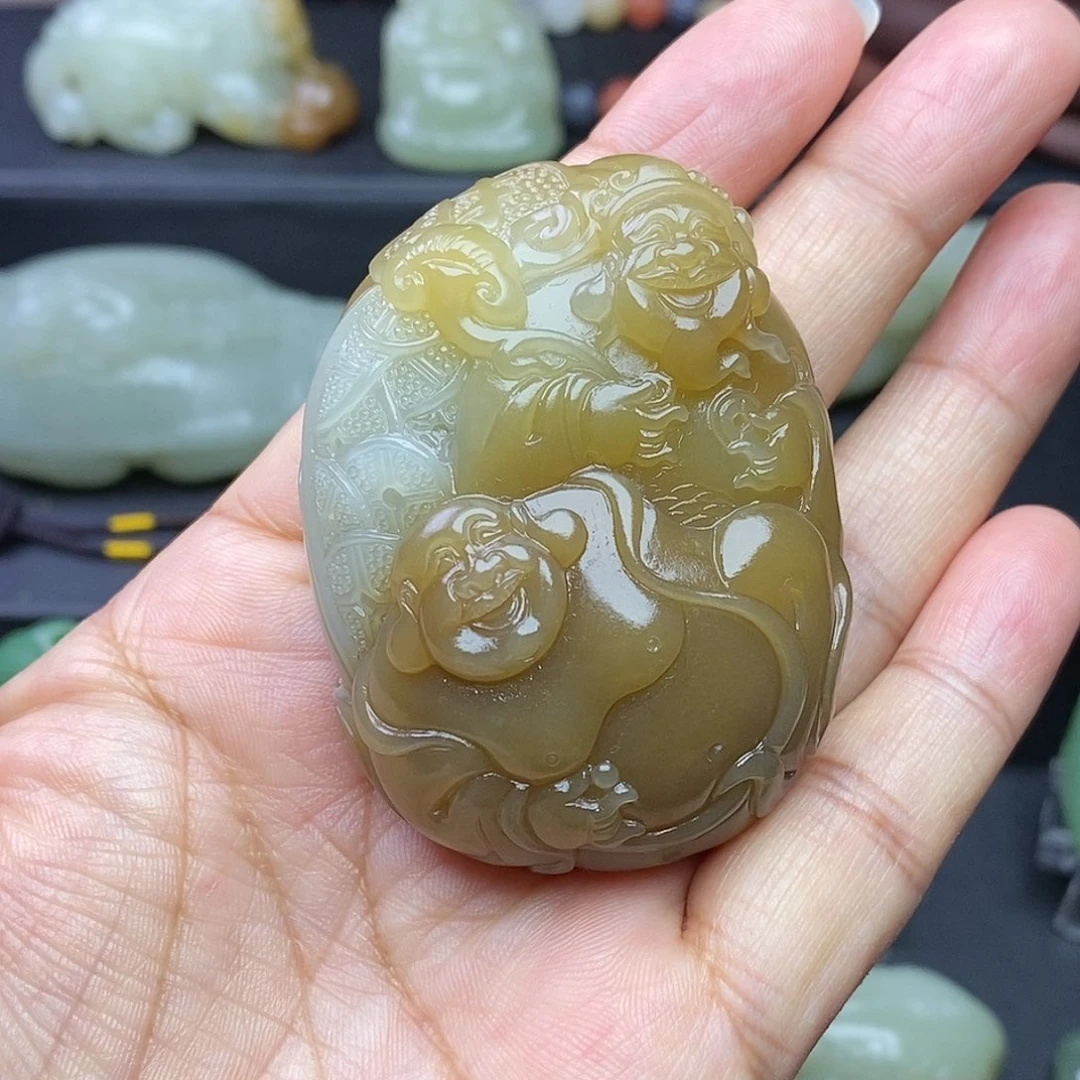 与***行和田玉未镶嵌把件