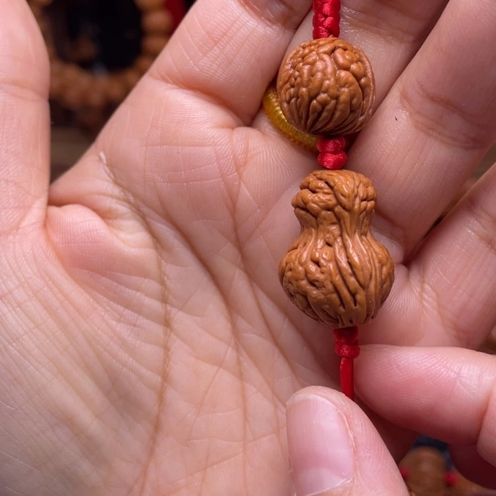 木质类龙纹桃枭挂件