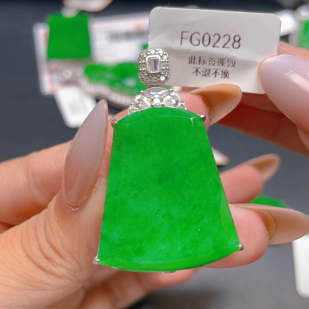 【闪购商品】颈饰银S925镶嵌翡翠翡翠