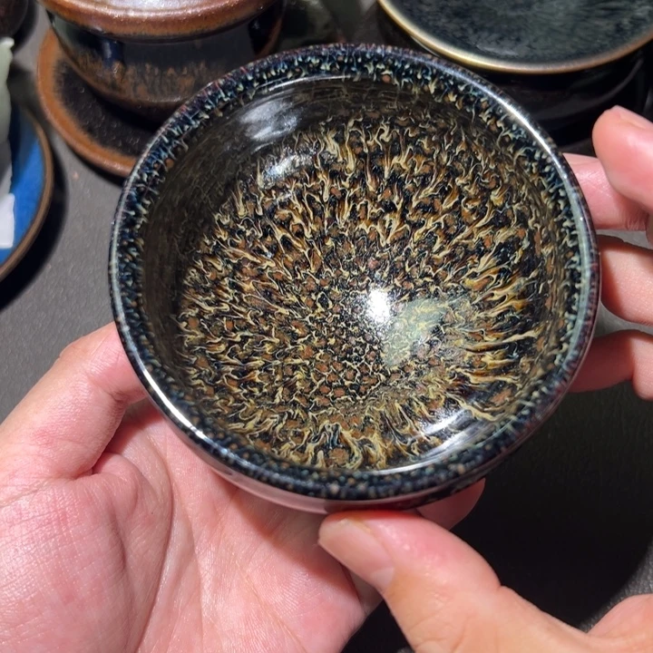 茶盏我是个有脾气没底线