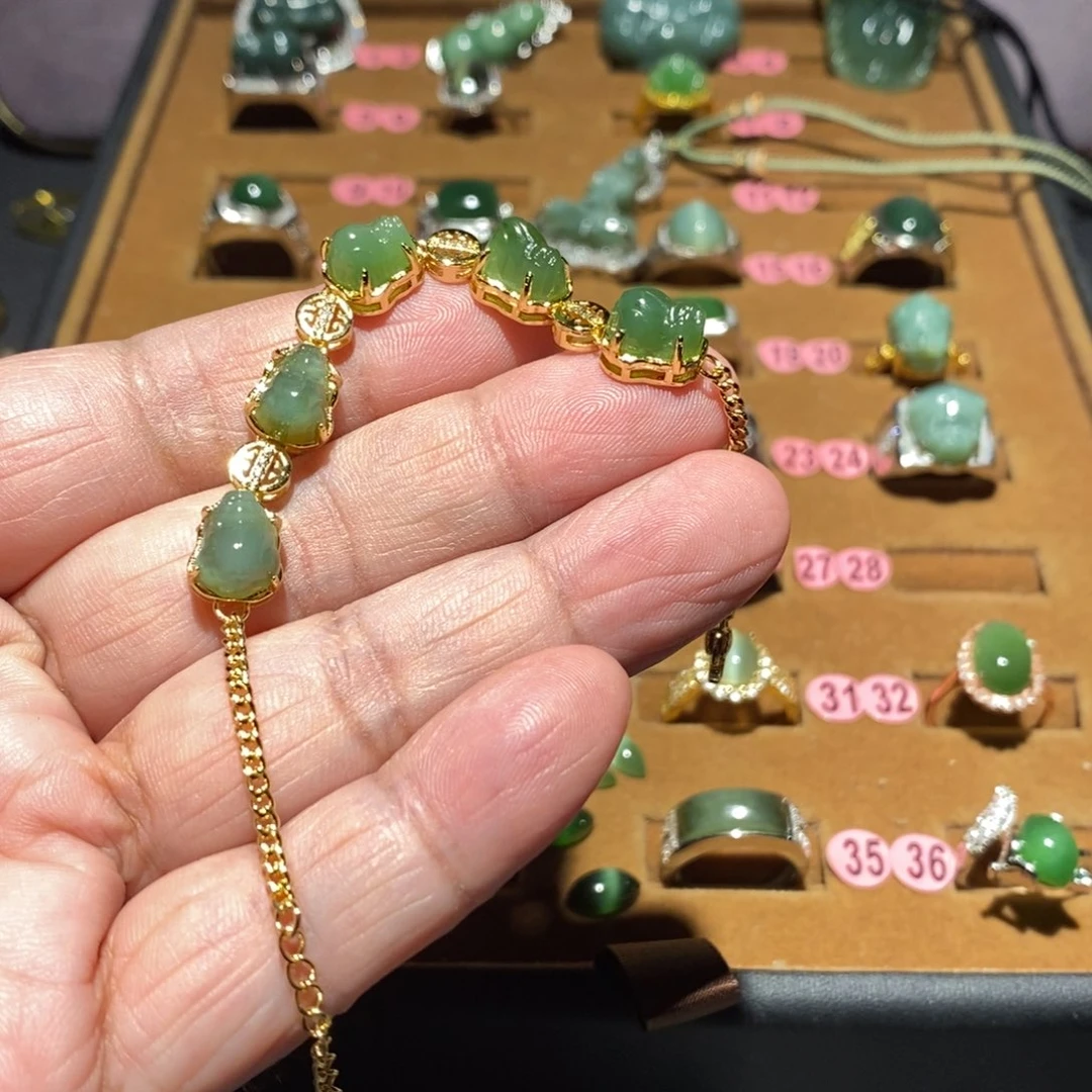 斌***斌和田玉未镶嵌颈饰