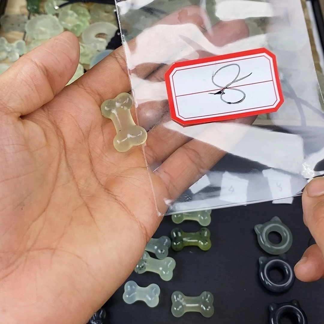 蛇纹石玉颈饰未镶嵌面*汤