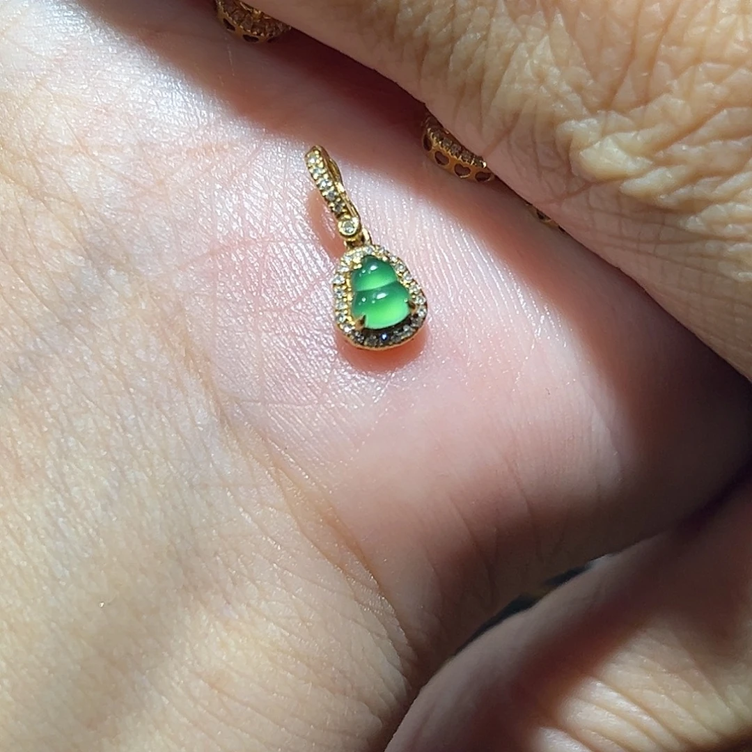 周***噜翡翠18K金镶嵌颈饰