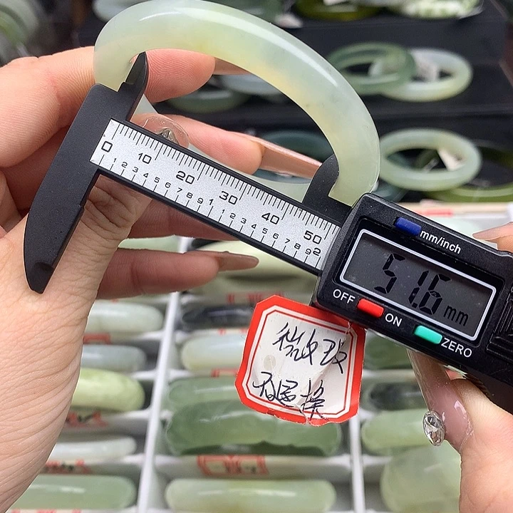 蛇纹石玉手镯未镶嵌791