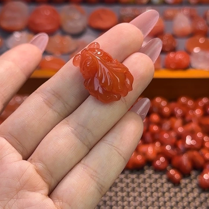 南红玛瑙未镶嵌牌子金鱼