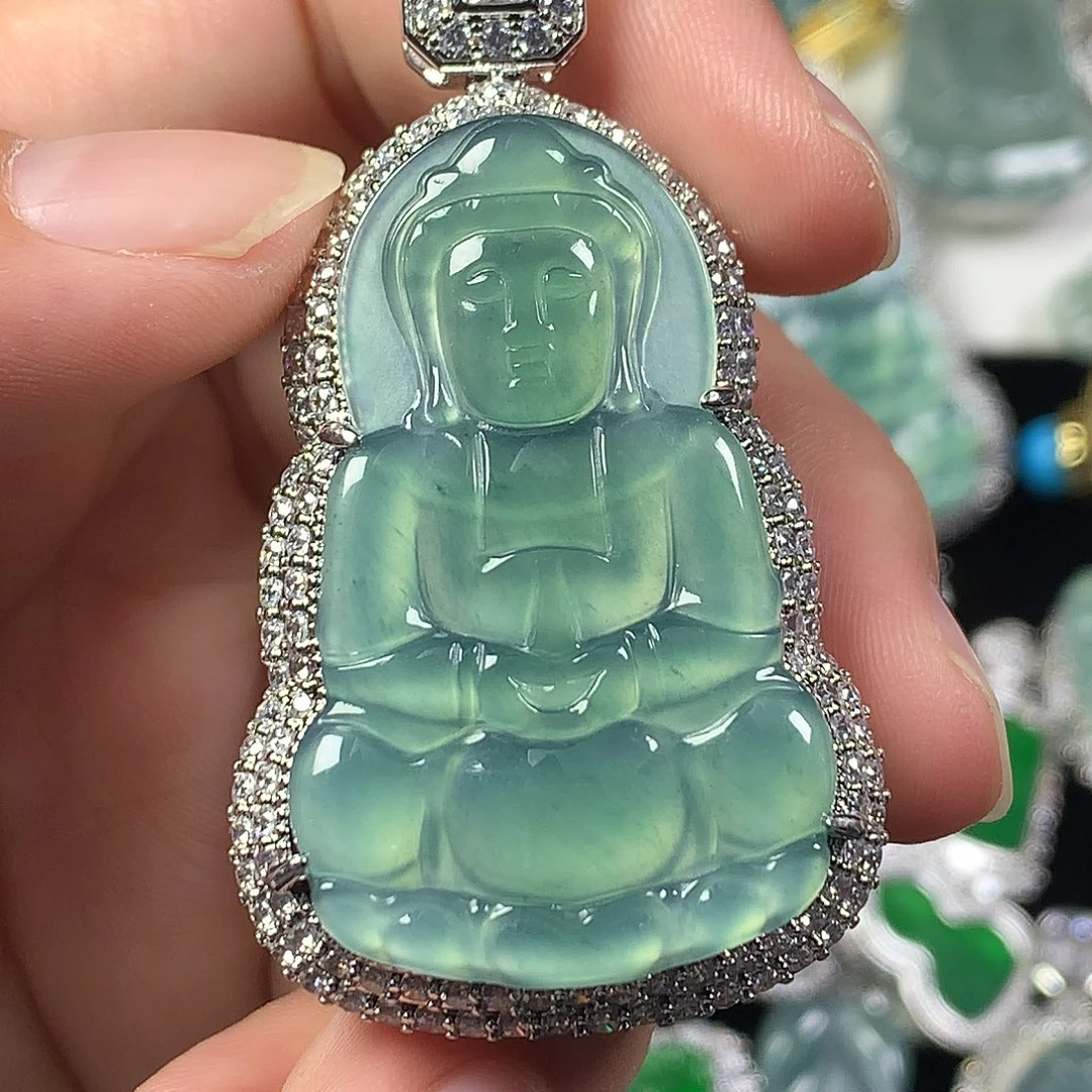翡翠未镶嵌颈饰观音