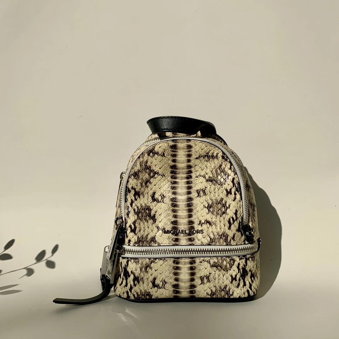 95新 MICHAELKORS/迈克高仕 百搭时尚高稀蛇皮芝士黄色手提双肩包