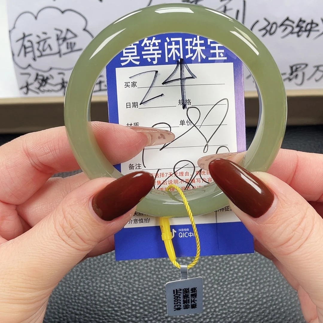 和田玉未镶嵌手镯