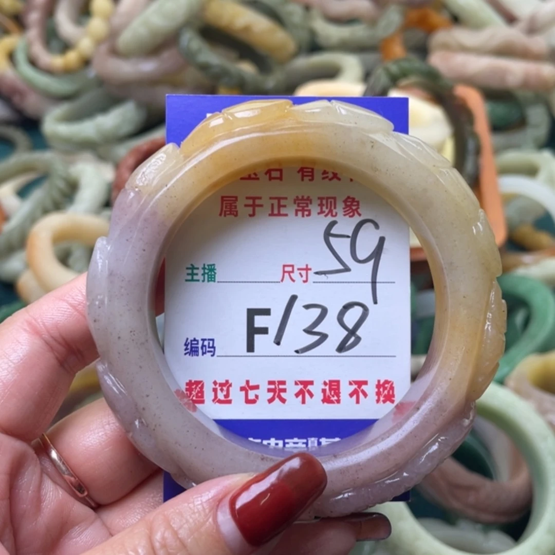 【闪购商品】未镶嵌手镯石英质玉