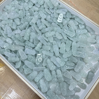 C574缅甸天然A货翡翠挂件（多样性发其一）