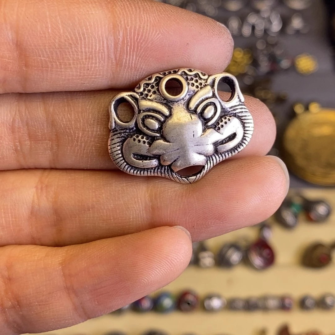 大*鸡小号虎面兽面背云123