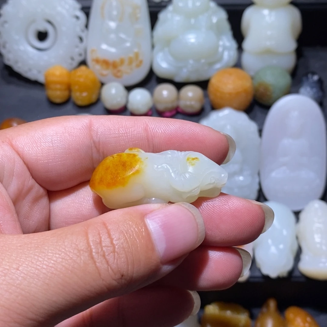 华***和田玉未镶嵌颈饰